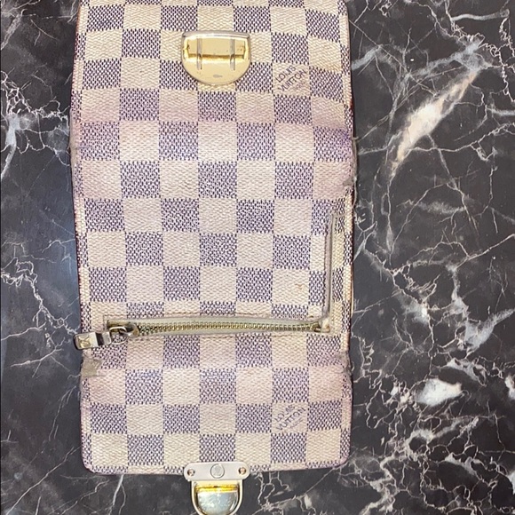 Louis Vuitton Wallet - Picture 4 of 4